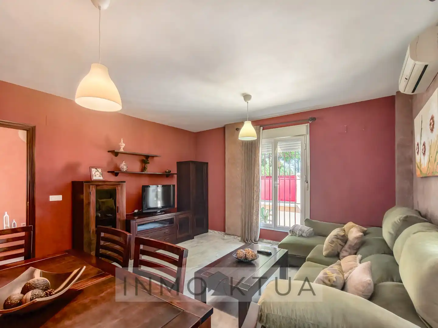 Sala d'estar de Casa adosada en venda en Jerez de la Frontera amb Aire condicionat, Terrassa i Traster