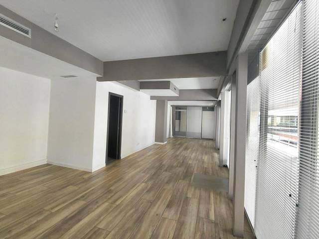 Oficina en Venta en DE BORI I FONTESTÀ en Sant Gervasi- Galvany