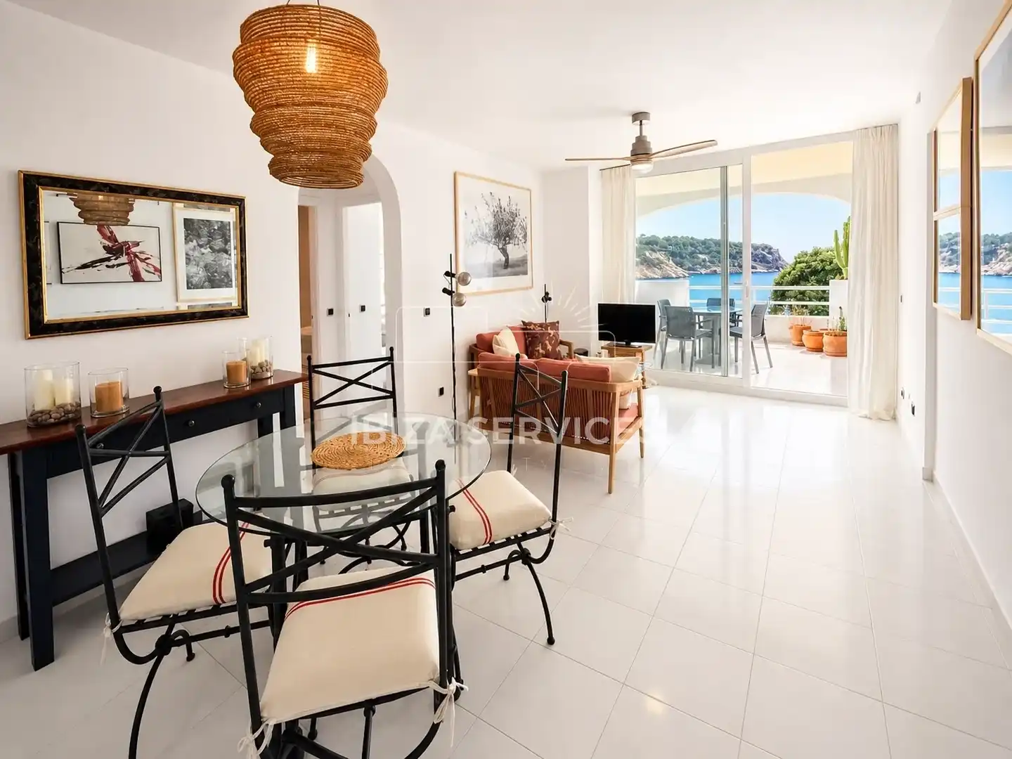 Sala de estar de Piso de alquiler en Santa Eulària des Riu con Aire acondicionado, Jardín privado y Piscina