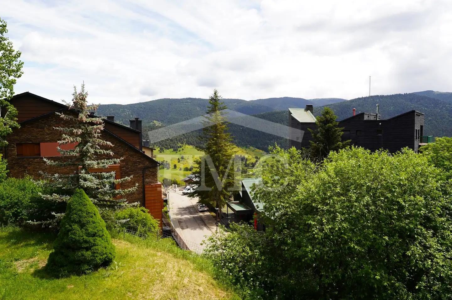 Vista exterior de Piso en venta en Alp con Calefacción, Parquet y Terraza