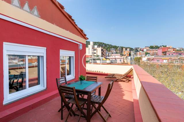 Ático en Alquiler en Plaça Catalana en El Guinardó