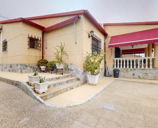 Vista exterior de Casa o xalet en venda en Elche / Elx amb Aire condicionat, Jardí privat i Terrassa