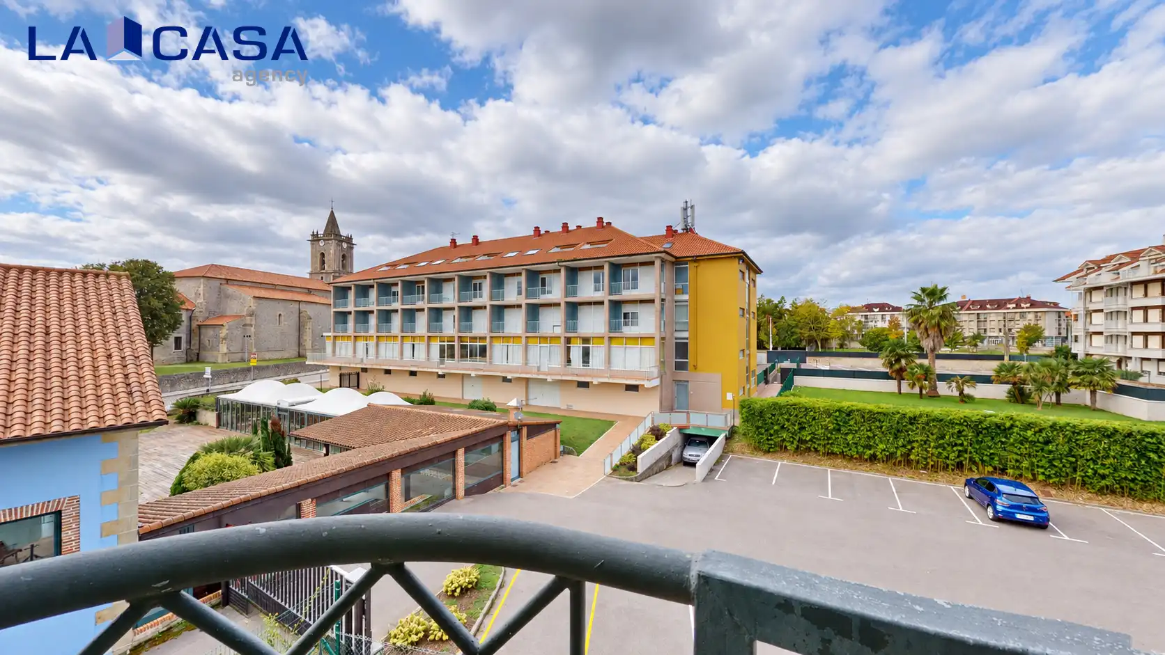 Flat with balcony for sale in Calle la Costa