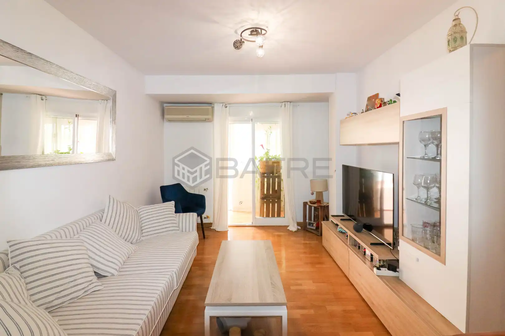 Sala d'estar de Pis en venda en Madrid amb Aire condicionat, Calefacció i Parquet
