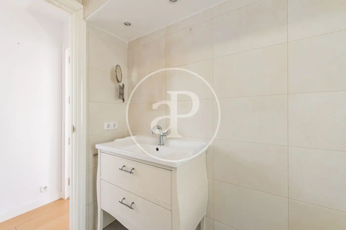 Flat with terrace for sale in Calle de Manuel Cortina, imagen 23