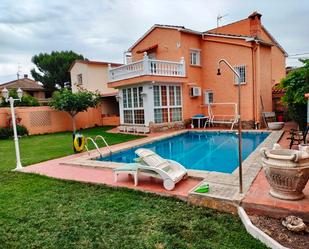 Jardí de Casa o xalet en venda en Aldea del Fresno amb Terrassa, Piscina i Balcó