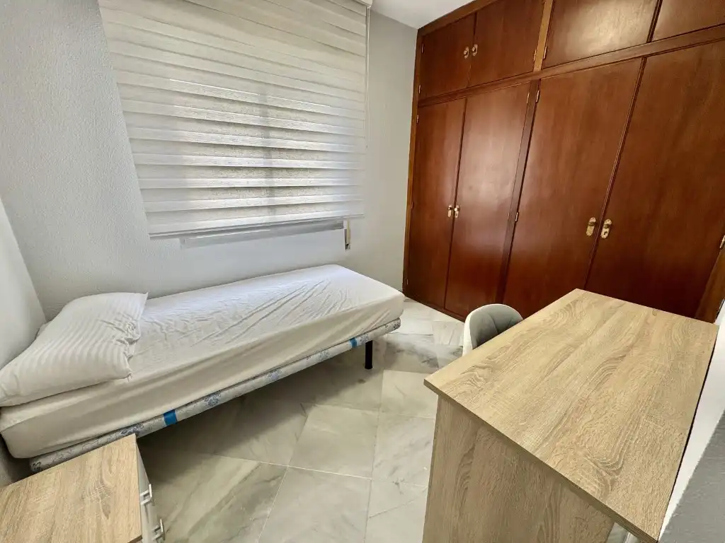 Bedroom of Flat for share in Córdoba  with Air Conditioner