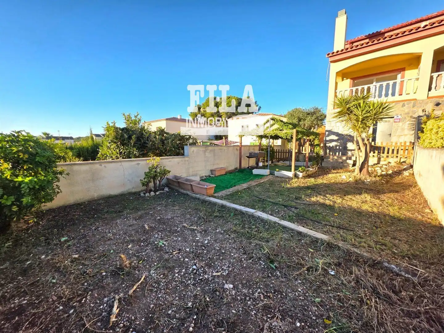 Casa aparellada amb jardí en venda a La Pobla de Montornès, imagen 4