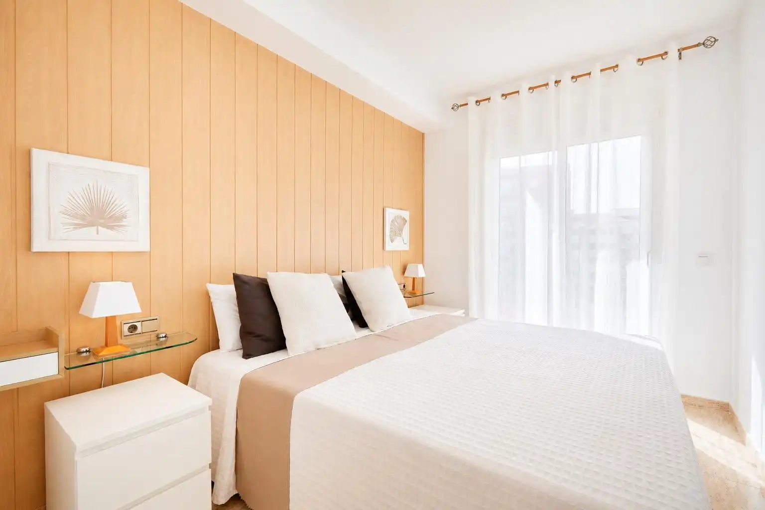 Schlafzimmer von Einfamilien-Reihenhaus zum Verkauf in Sitges mit Klimaanlage, Heizung und Privatgarten