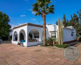 Vista exterior de Casa o xalet en venda en Elche / Elx amb Aire condicionat, Terrassa i Piscina