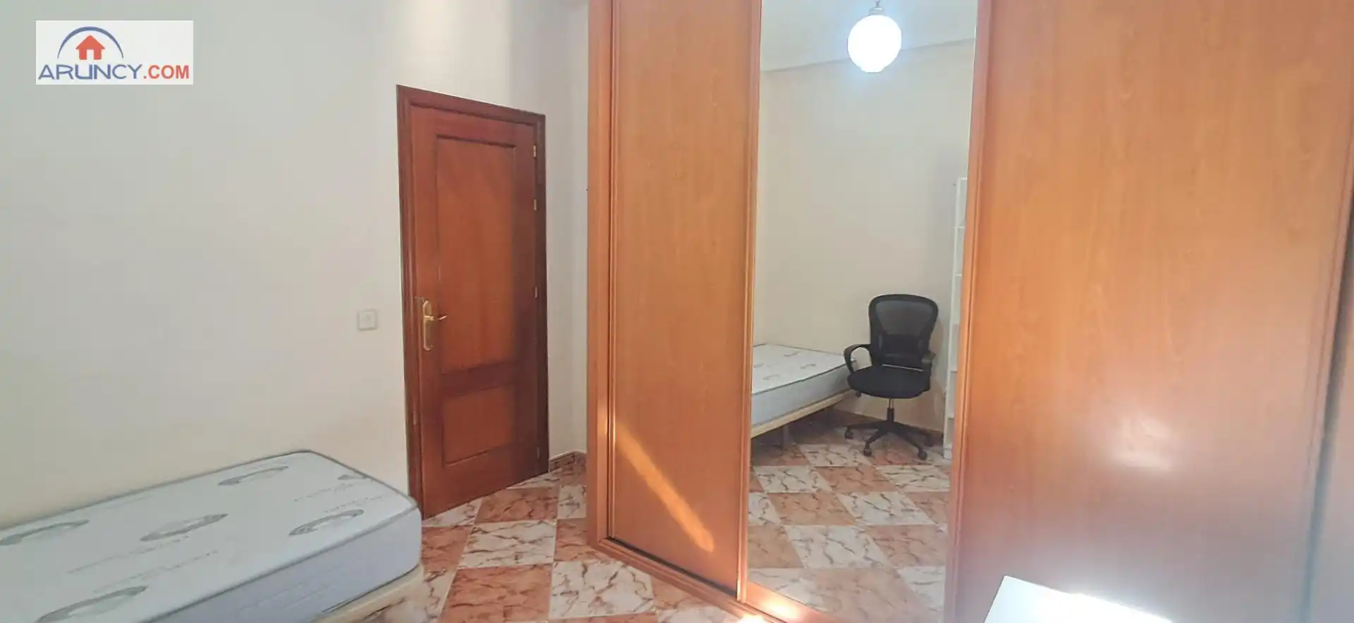Dormitori de Pis en venda en Sevilla amb Aire condicionat, Terrassa i Balcó