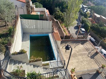 Casa amb balcó en venda a Castellví de Rosanes