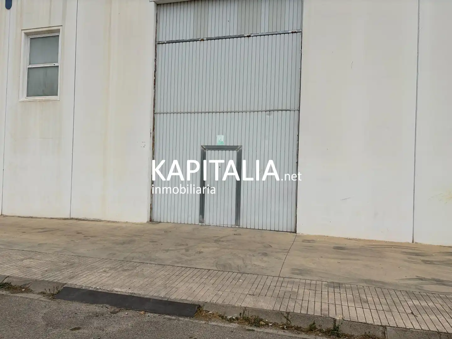 Außenansicht von Fabrikhallen zur Miete in Albaida
