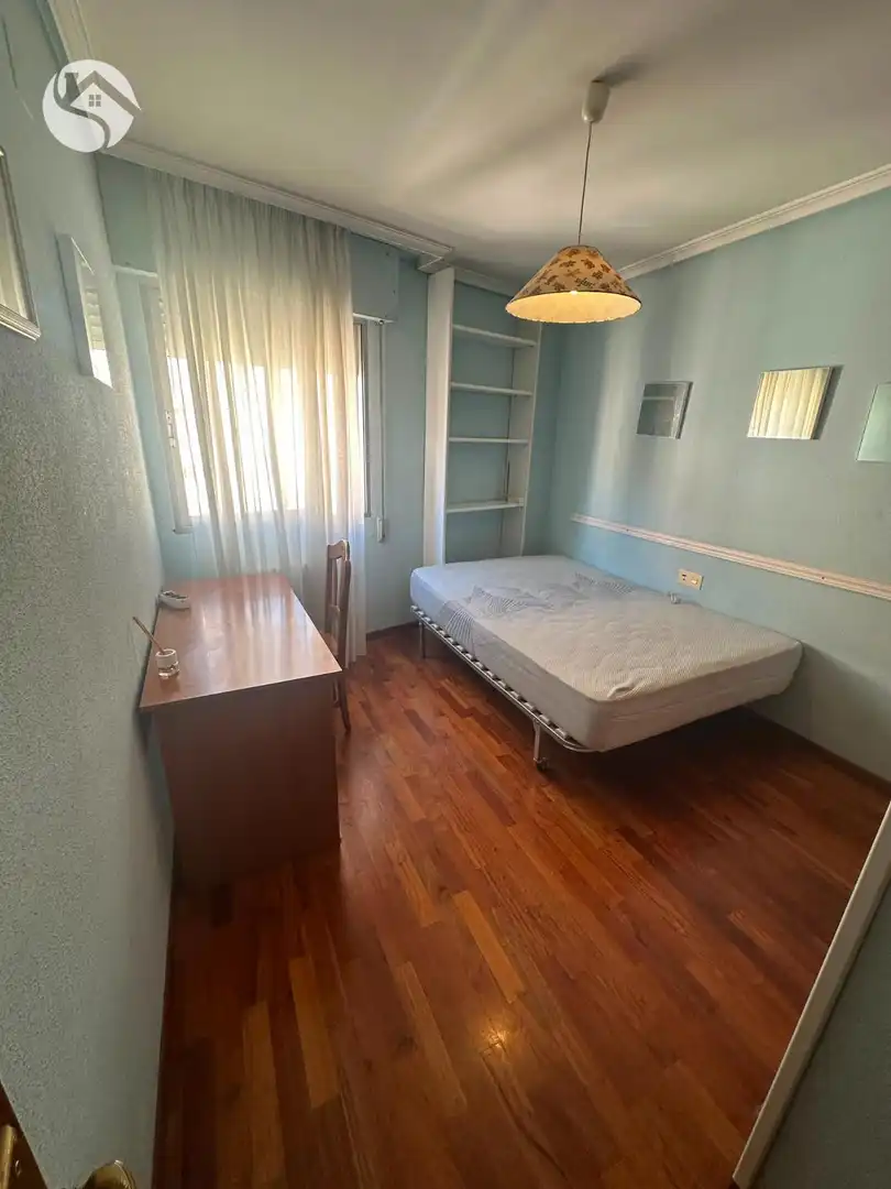 Bedroom of Flat for rent in Cuenca  with Heating
