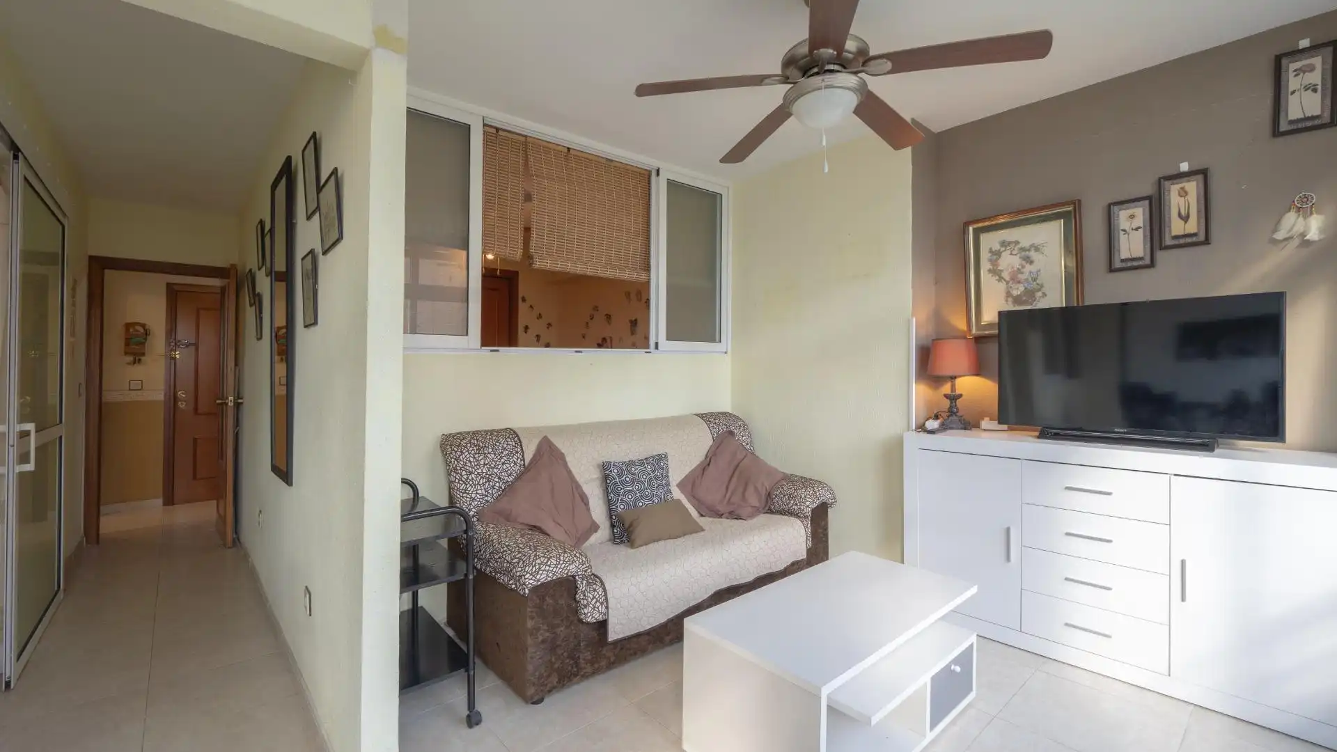 Living room of Flat for sale in Benidorm  with Air Conditioner, Private garden and Community pool