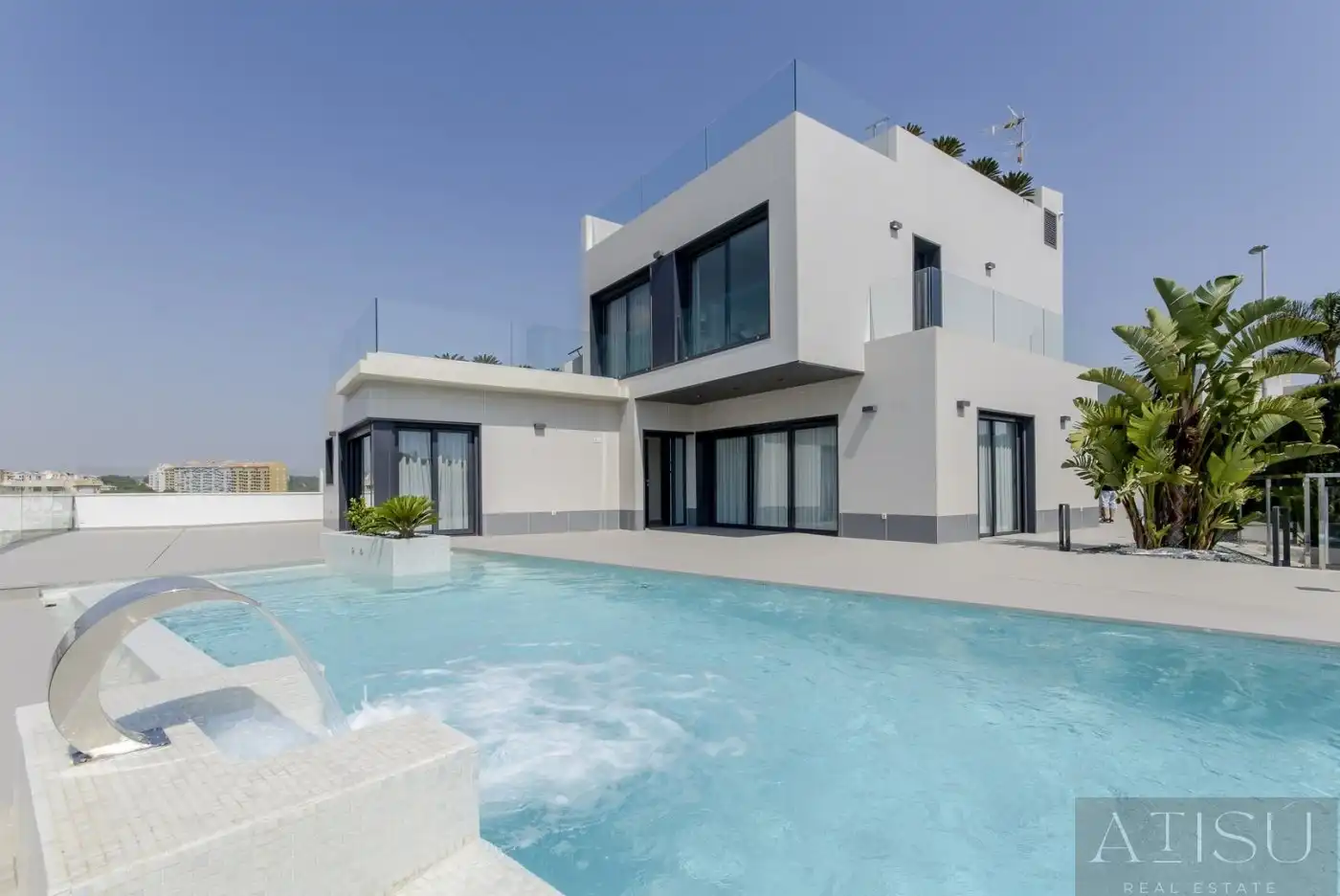 Detached house with pool for sale in Orihuela Costa