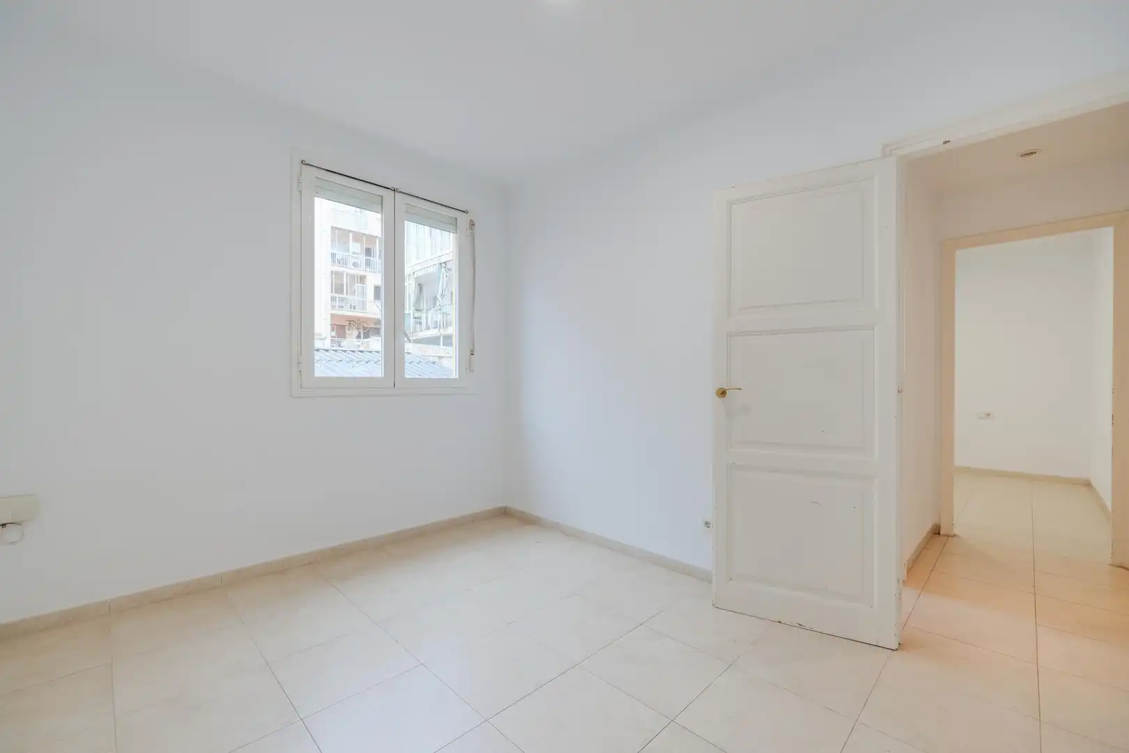 Bedroom of Flat for sale in Girona