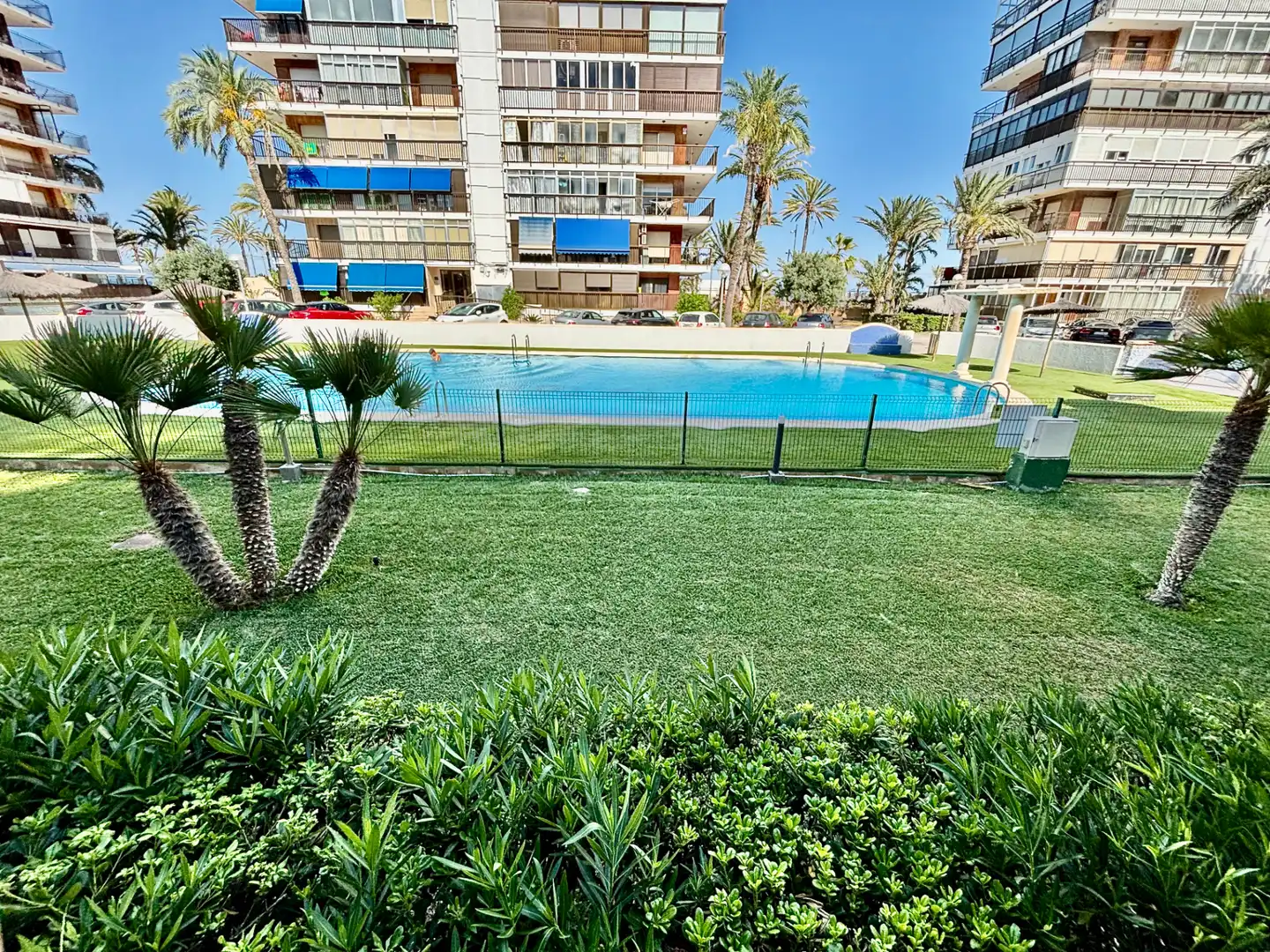 Piscina de Pis en venda en Alicante / Alacant amb Aire condicionat, Terrassa i Moblat