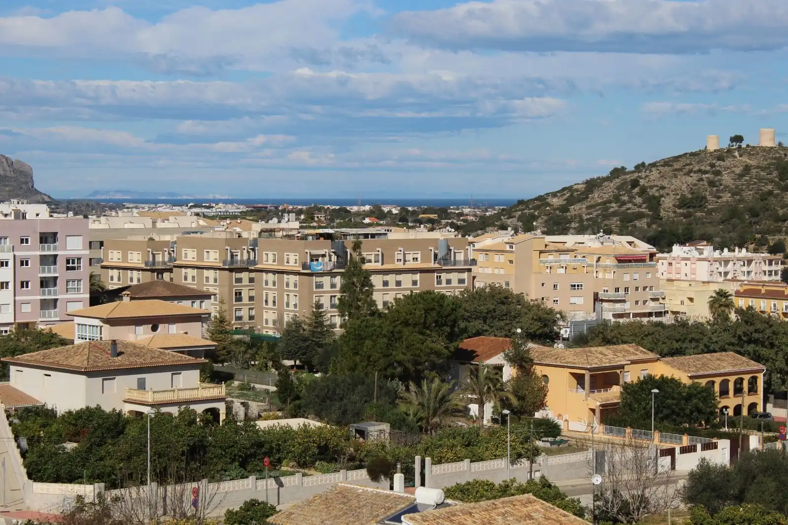 Vista exterior de Àtic en venda en Pedreguer amb Aire condicionat, Terrassa i Piscina