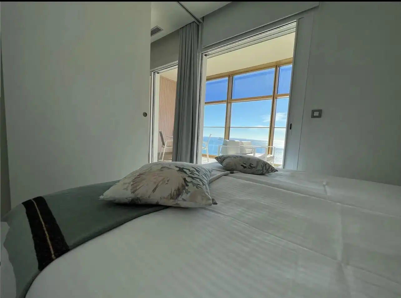 Bedroom of Flat for rent in Benidorm  with Furnished, TV and Balcony