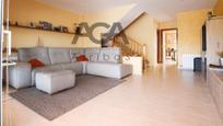Sala d'estar de Casa adosada en venda en Montgat amb Aire condicionat i Terrassa