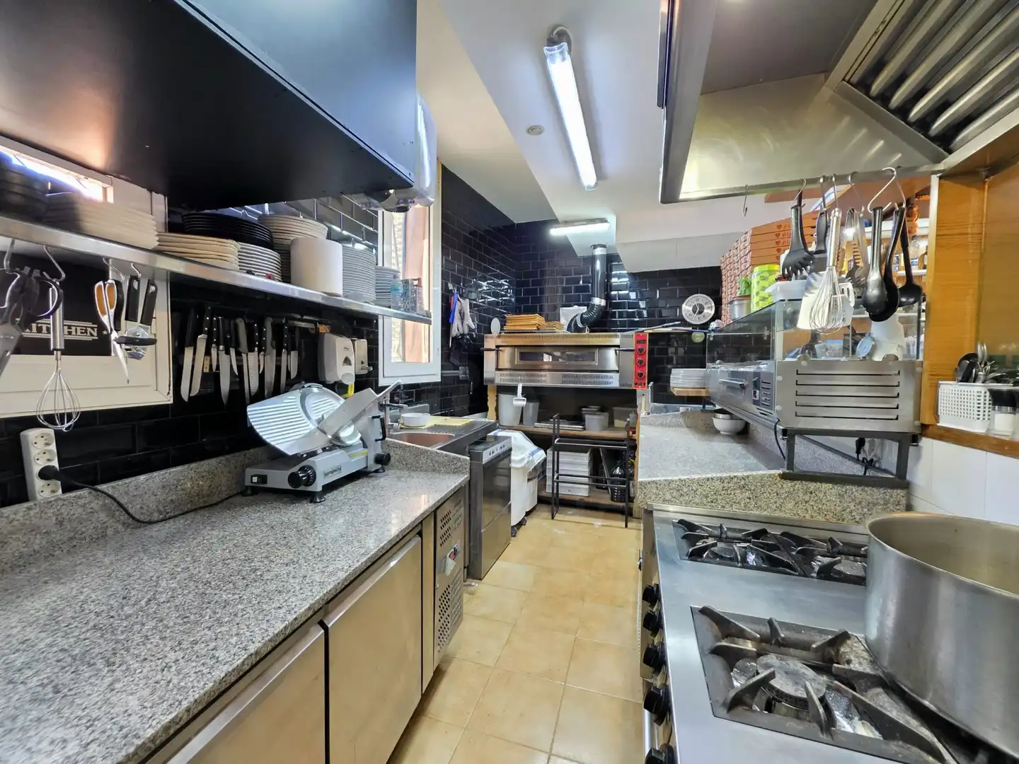 Kitchen of Commercial properties for rent in Sant Martí
