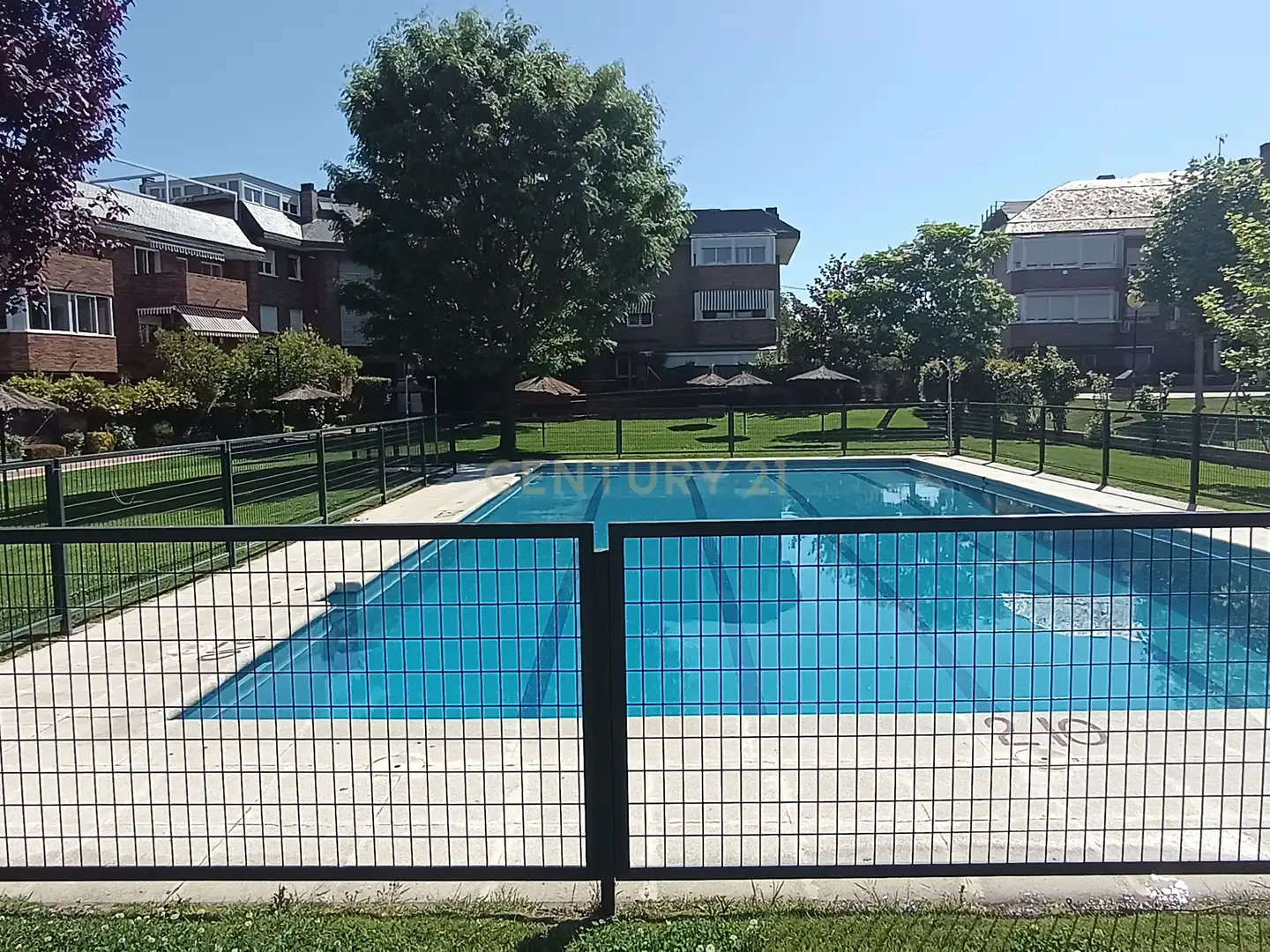 Piscina de Apartamento de alquiler en Majadahonda con Trastero, Horno y Lavadora