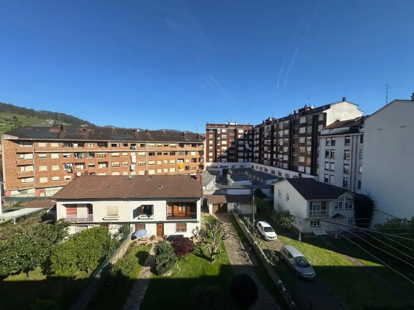 Vista exterior de Pis en venda en Los Corrales de Buelna  amb Calefacció, Parquet i Terrassa