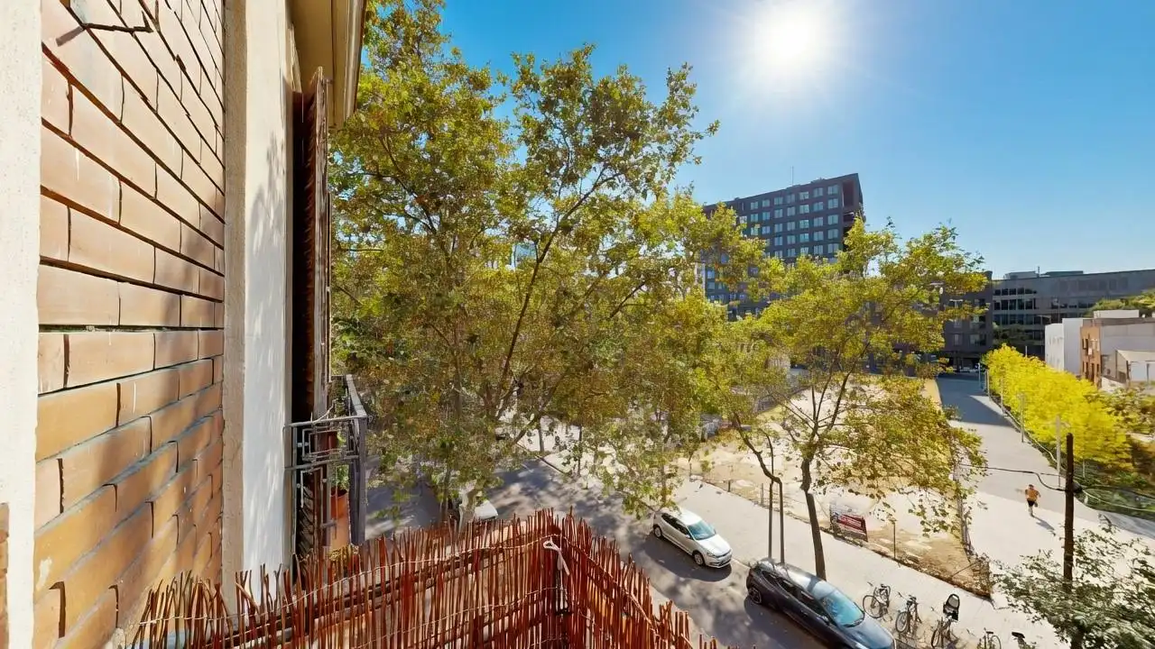 Vista exterior de Pis en venda en Barcelona amb Aire condicionat, Calefacció i Balcó