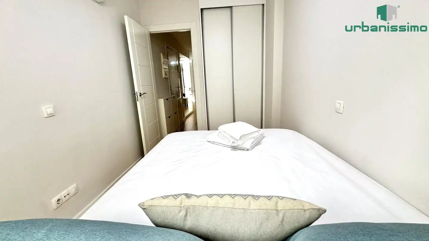 Dormitori de Apartament de lloguer en Madrid amb Aire condicionat, Traster i Moblat