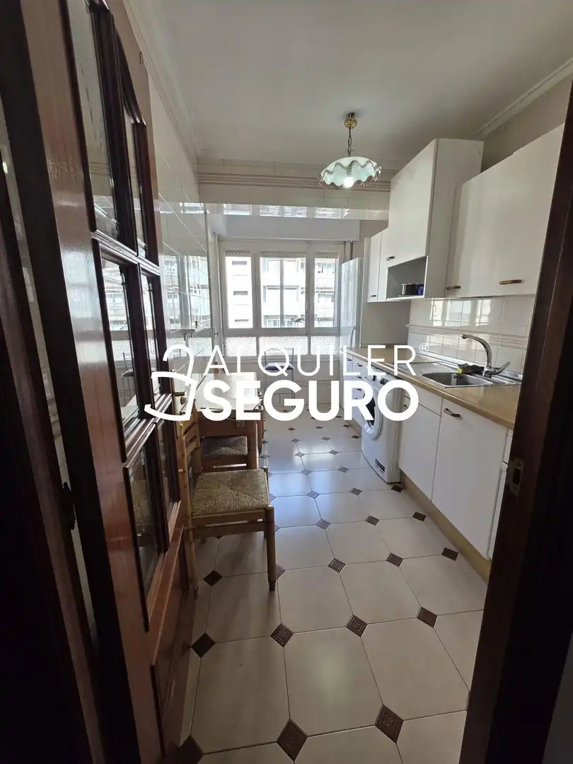 Cocina de Piso de alquiler en Burgos con Calefacción, Terraza y Amueblado