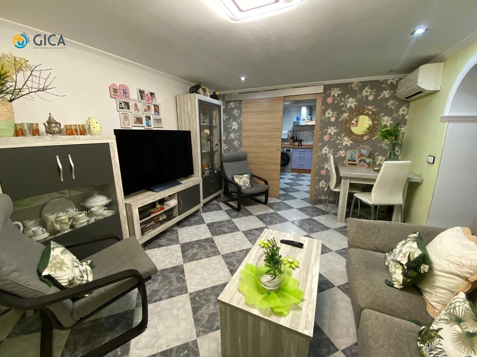 Sala d'estar de Pis en venda en  Cádiz Capital amb Aire condicionat