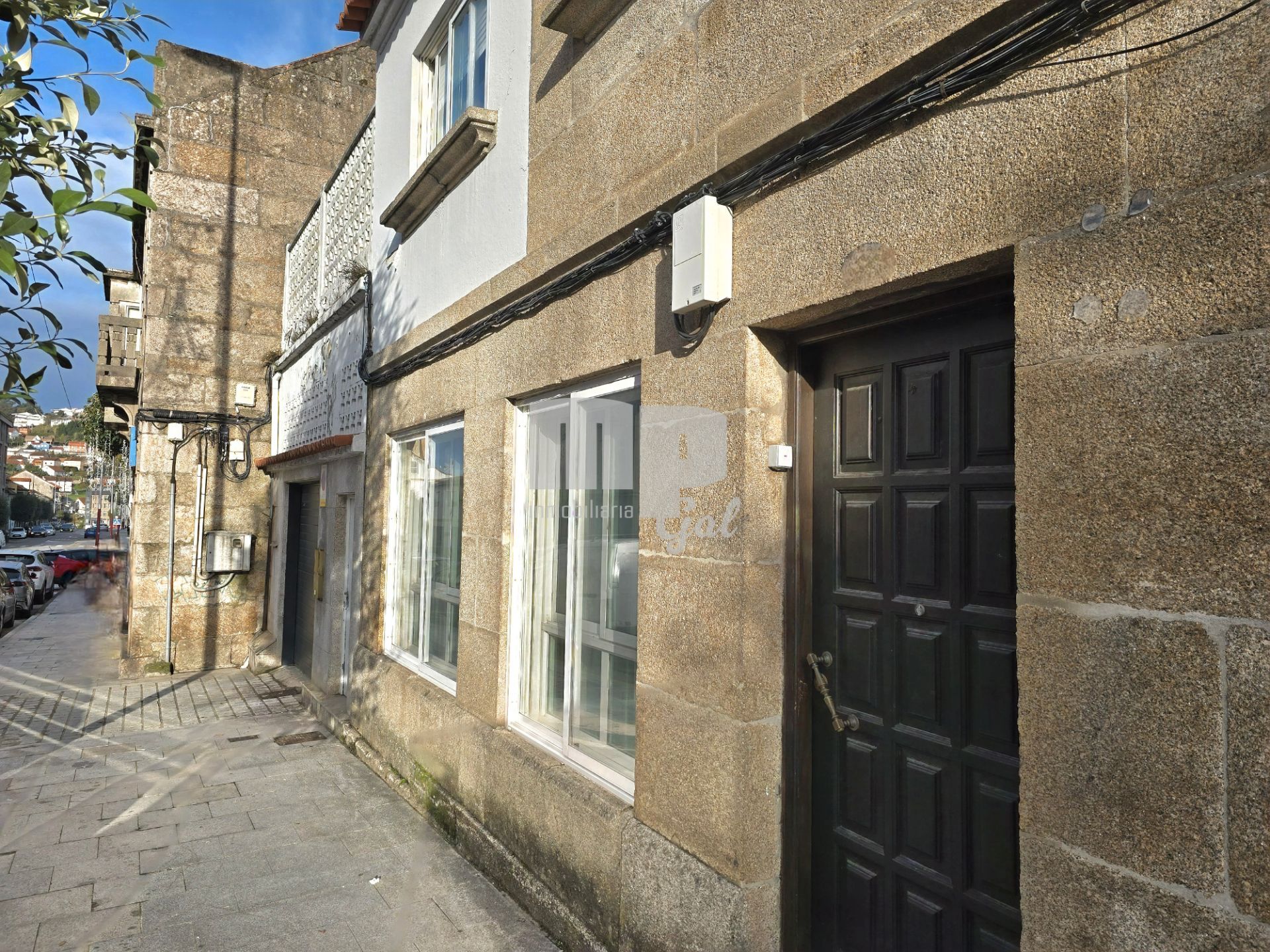 Vista exterior de Casa adosada en venda en Vigo  amb Calefacció, Jardí privat i Parquet