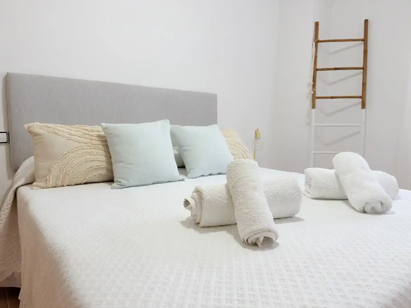 Bedroom of Ground floor for rent in Pliego  with Air Conditioner, Parquet flooring and Furnished