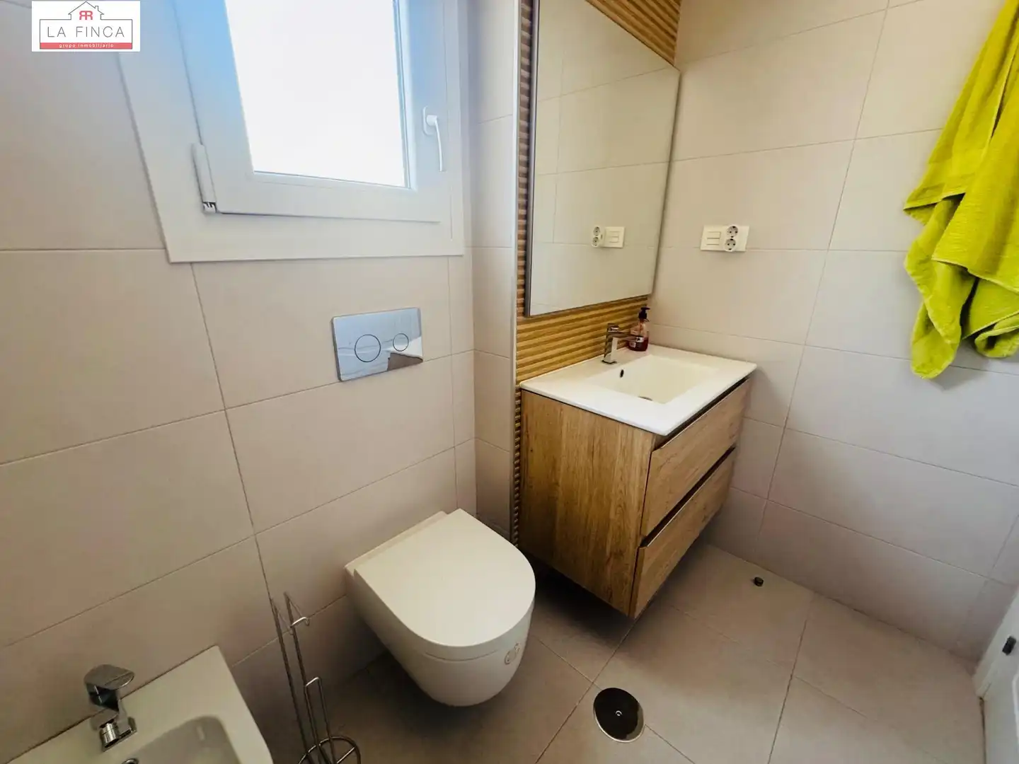 Bany de Planta baixa en venda en Málaga amb Aire condicionat, Jardí privat i Terrassa