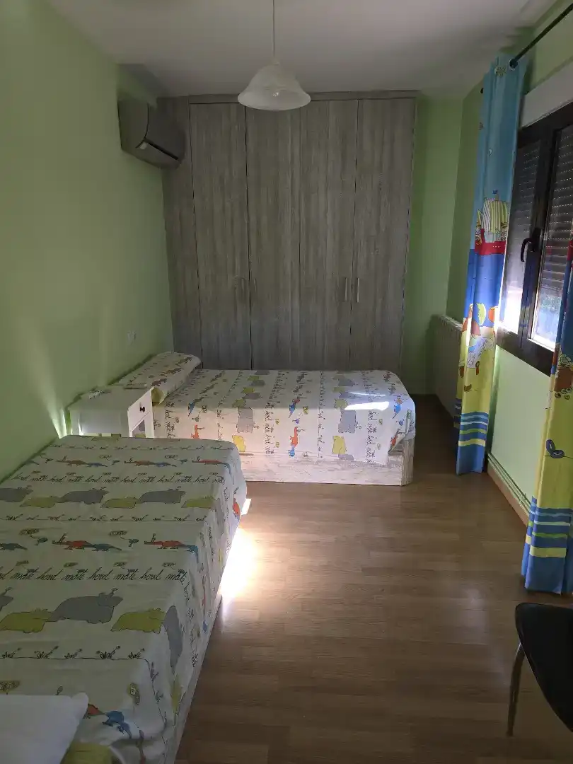 Schlafzimmer von Wohnung zur Miete in Ciudad Real mit Klimaanlage, Parkett und Möbliert