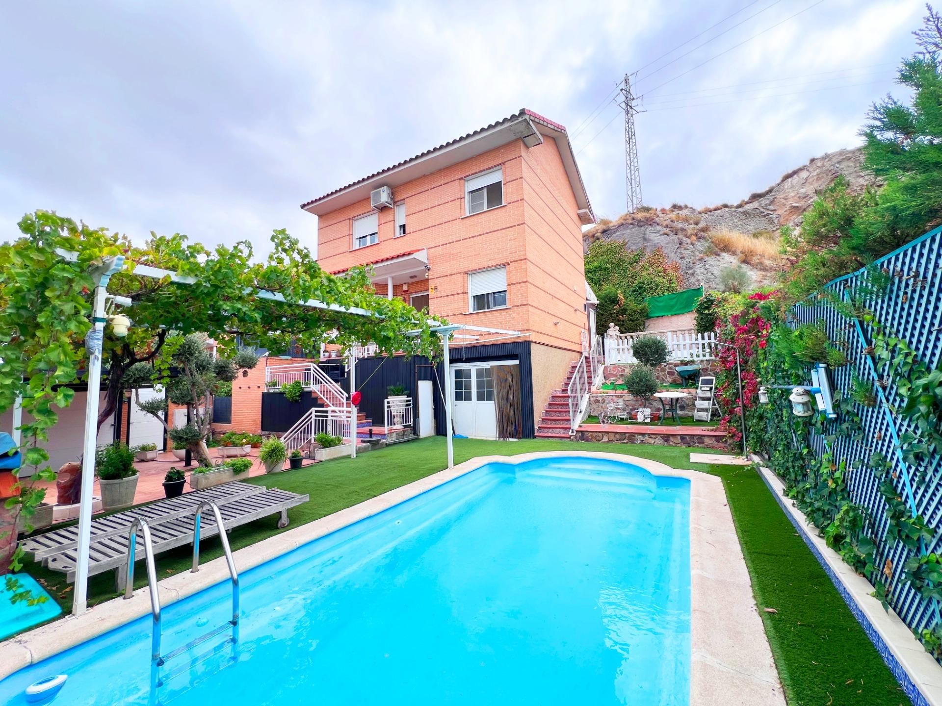 Piscina de Casa o chalet en venta en Aranjuez con Aire acondicionado, Calefacción y Jardín privado