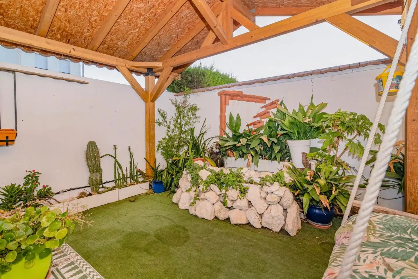 Casa amb terrassa en venda a Calle Abetos, imagen 6