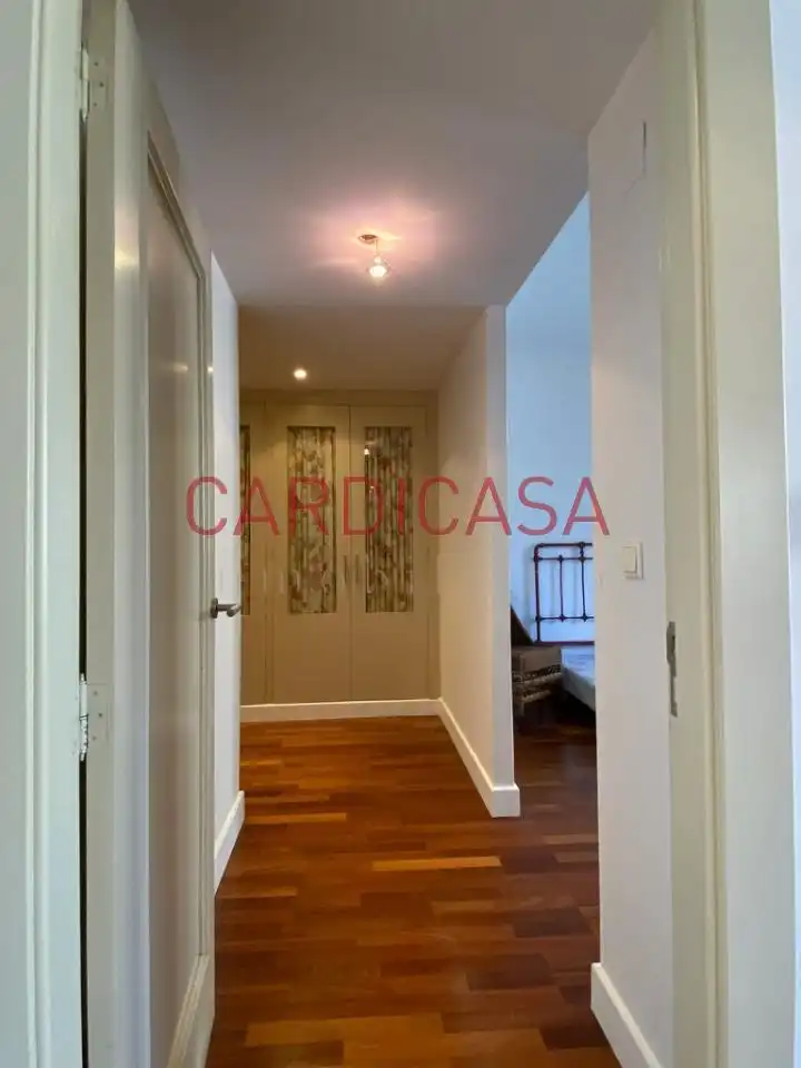 Piso de alquiler en Vigo  con Calefacción, Parquet y Balcón