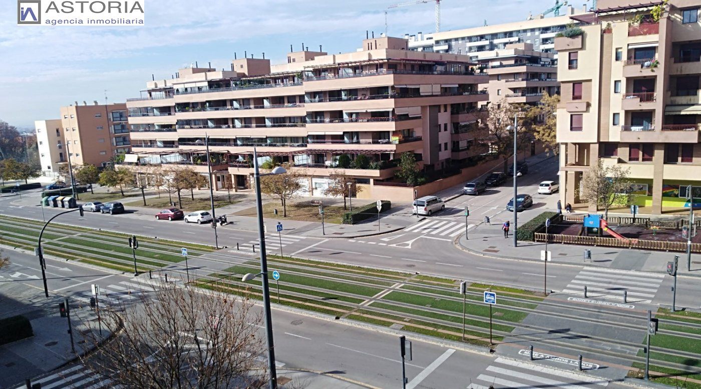 Vista exterior de Pis de lloguer en  Granada Capital amb Aire condicionat, Calefacció i Terrassa