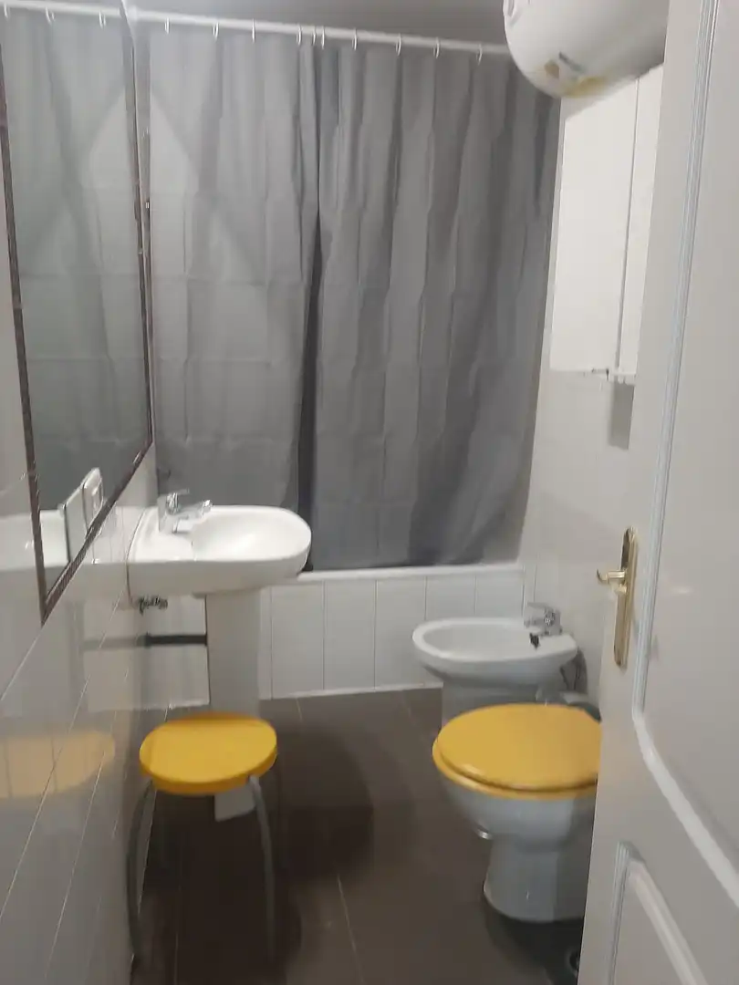 Bathroom of Flat for rent in Villaverde del Río  with Air Conditioner, Parquet flooring and Furnished