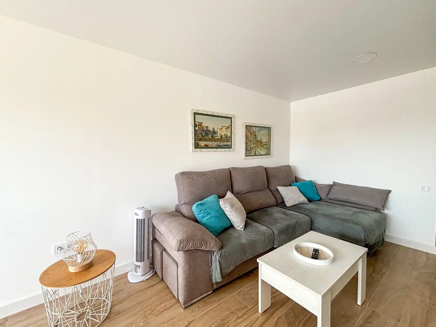 Sala d'estar de Apartament de lloguer en Torrevieja amb Piscina i Piscina comunitària