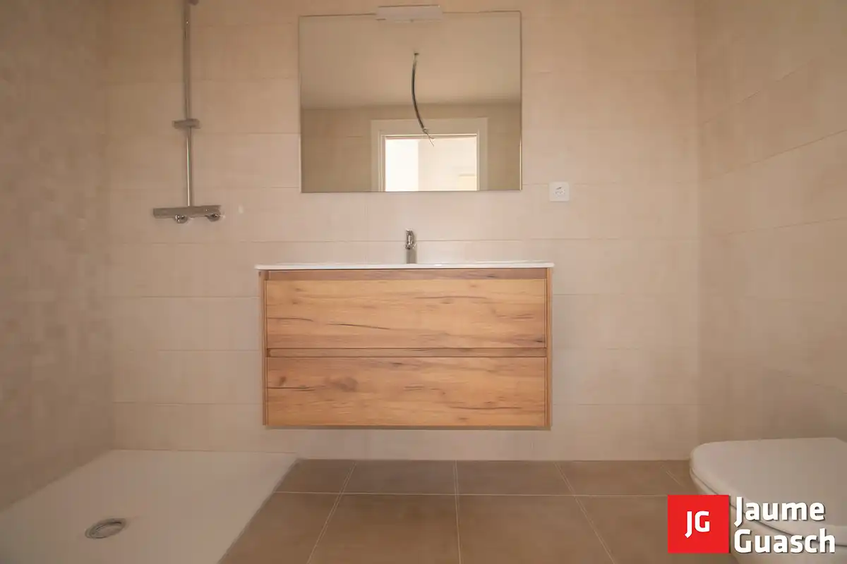Bany de Àtic en venda en Torredembarra amb Calefacció, Parquet i Terrassa