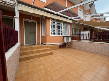 Adossat amb piscina en venda a Calle de Josefina Manresa