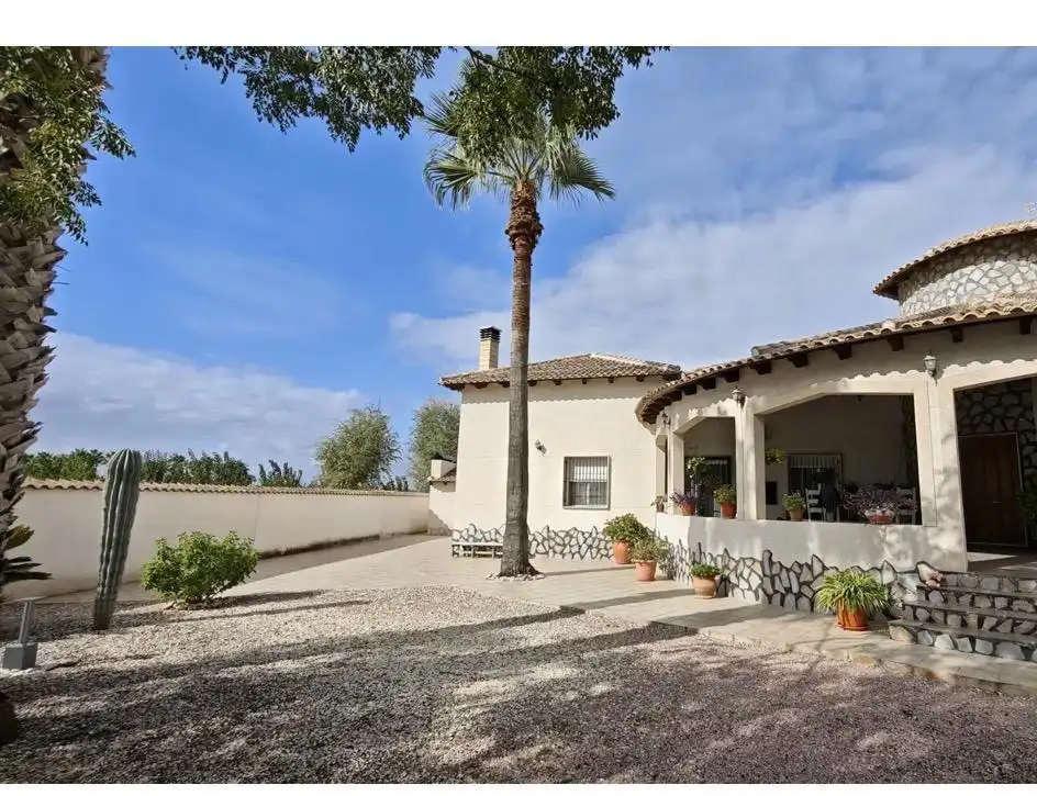 Vista exterior de Casa o chalet en venta en Catral con Jardín privado, Piscina y Amueblado