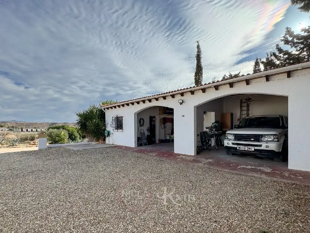 Vista exterior de Casa o xalet en venda en Antas amb Aire condicionat, Jardí privat i Terrassa
