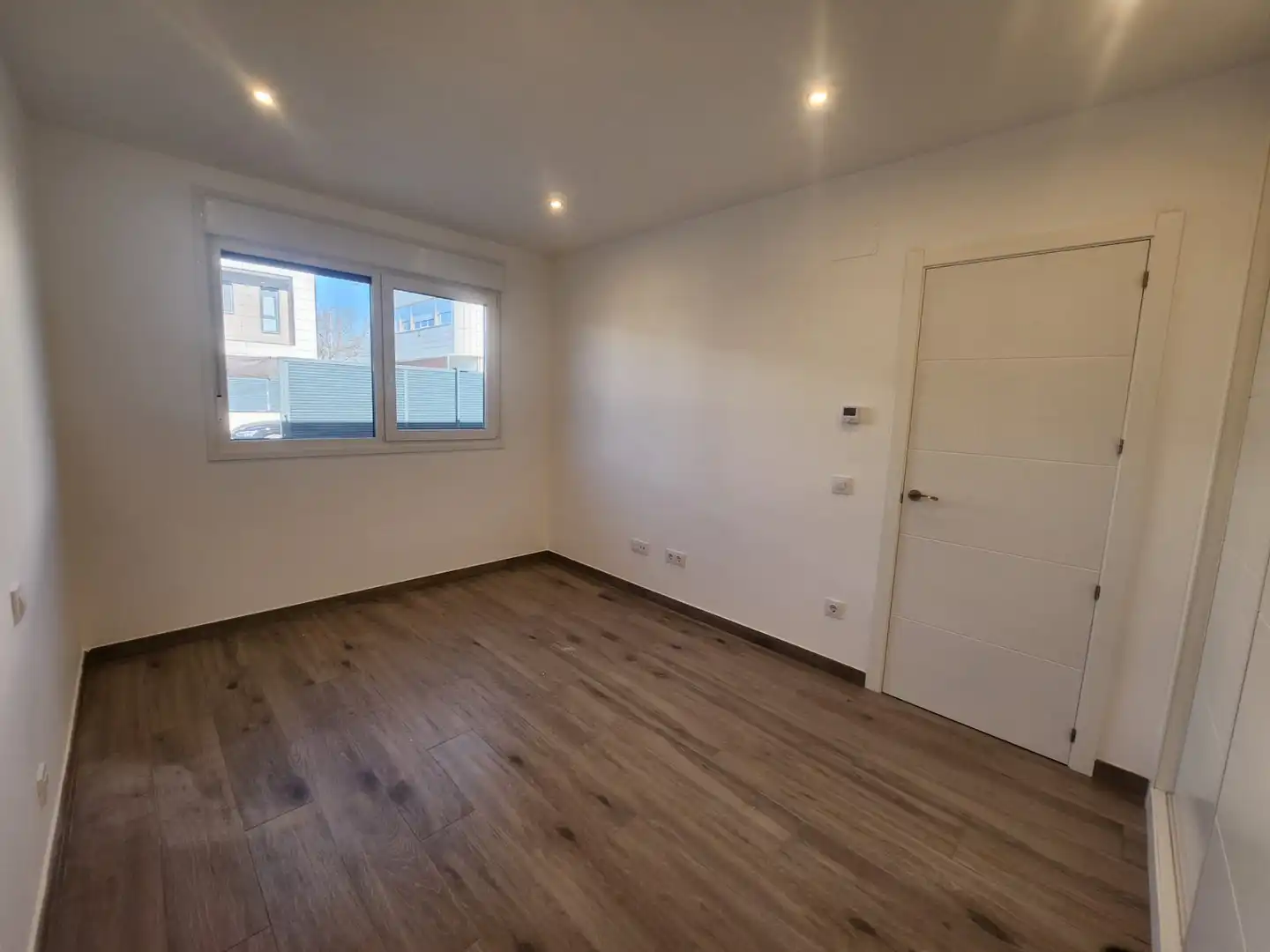 Casa adosada en venta en Villalbilla con Calefacción, Jardín privado y Trastero