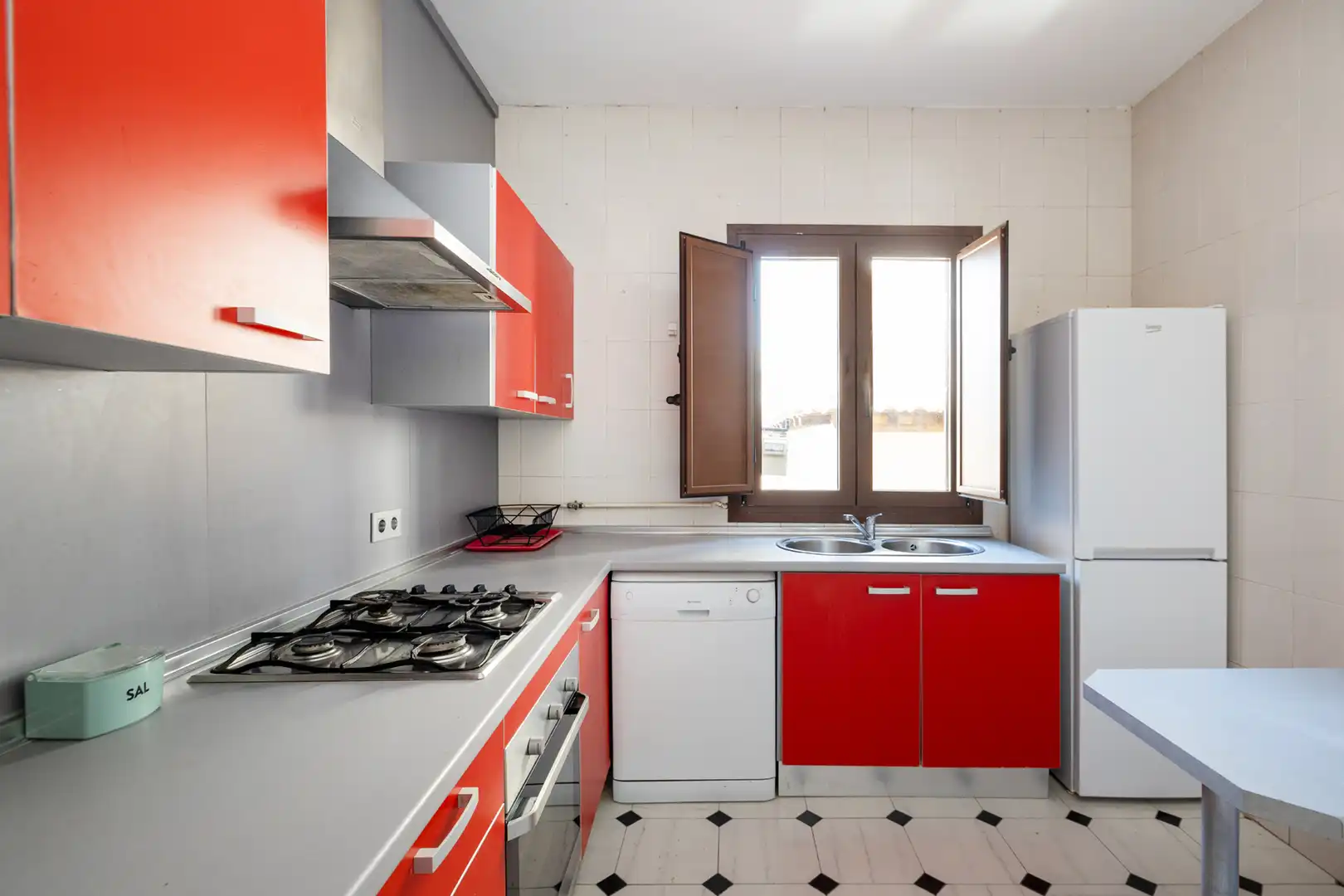 Kitchen of Flat for rent in Granada  with Heating and Furnished