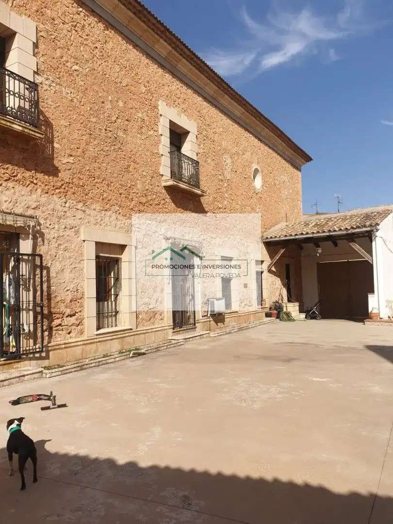 Vista exterior de Casa o chalet en venta en Motilla del Palancar con Jardín privado, Piscina y Amueblado