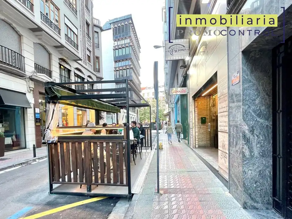 Vista exterior de Local en traspaso en Zaragoza con Aire acondicionado, Calefacción y Parquet
